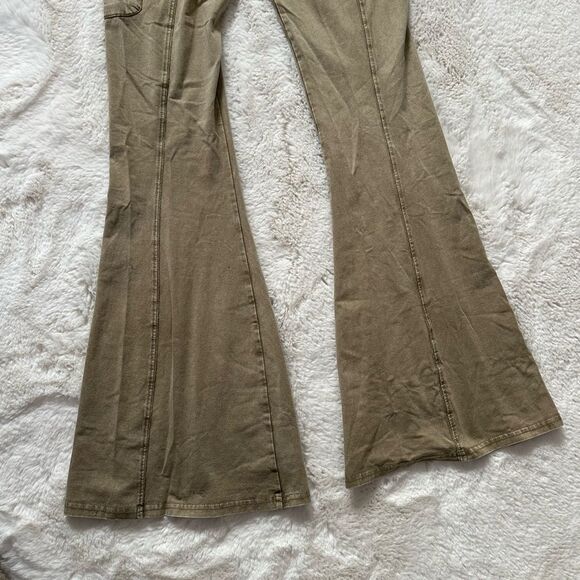 Urban outfitters out from under light army green cargo pocket flare leggings - Picture 7 of 7